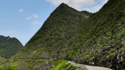Wendy Matthews Cycling on the  tour with redspokes
